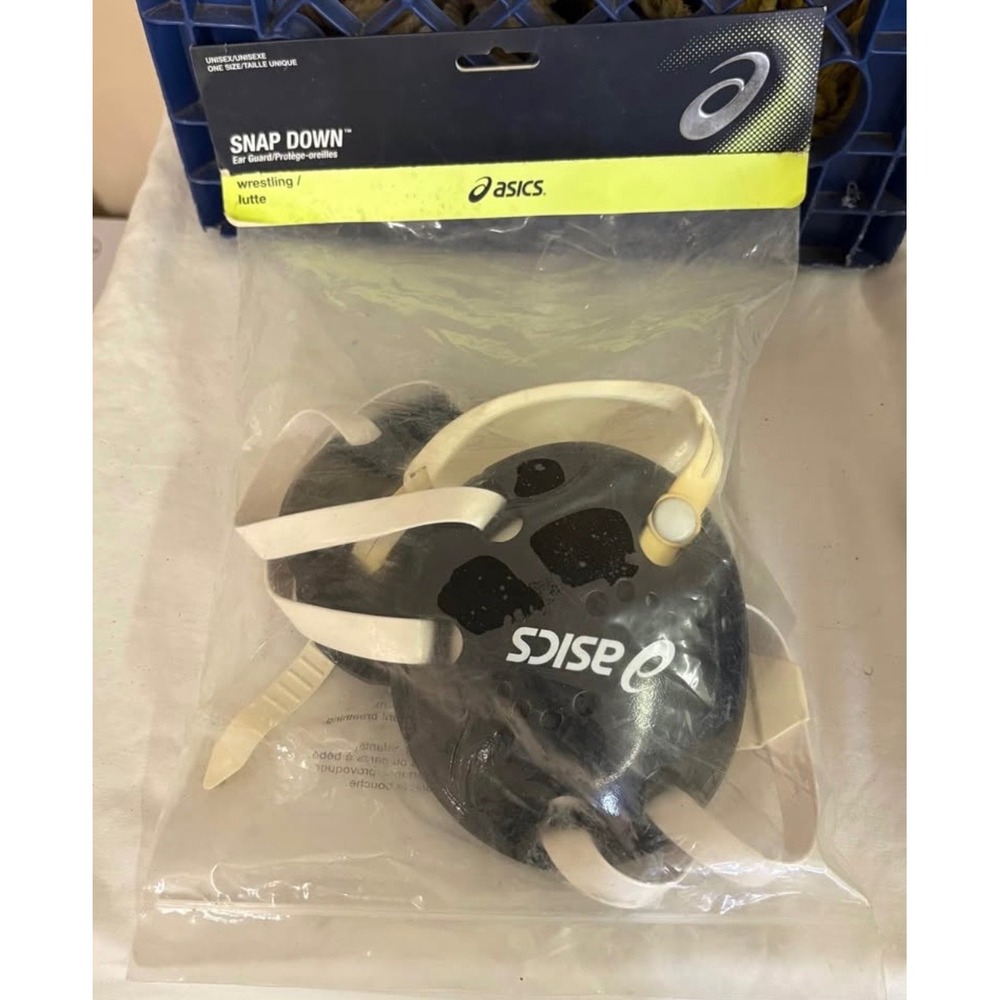 Asics Snap Down Wrestling Ear Guard Headgear Black White ZW3072 One Size Unisex